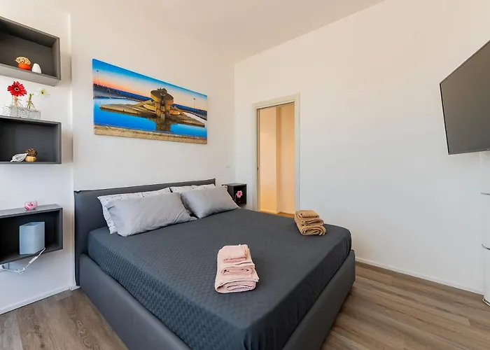 Guesthost - Piazza Salotto & Stazione Comfy Daire Pescara