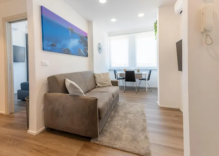 Guesthost - Piazza Salotto & Stazione Comfy * Pescara