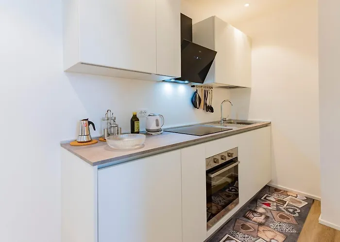 Guesthost - Piazza Salotto & Stazione Comfy Daire Pescara