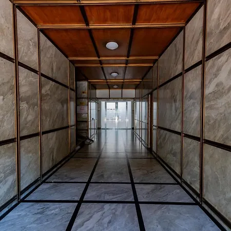 Guesthost - Piazza Salotto & Stazione Comfy Apartment