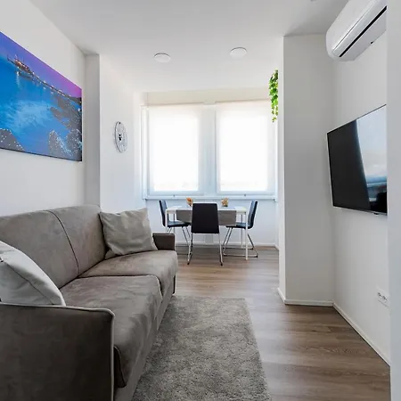 Guesthost - Piazza Salotto & Stazione Comfy *