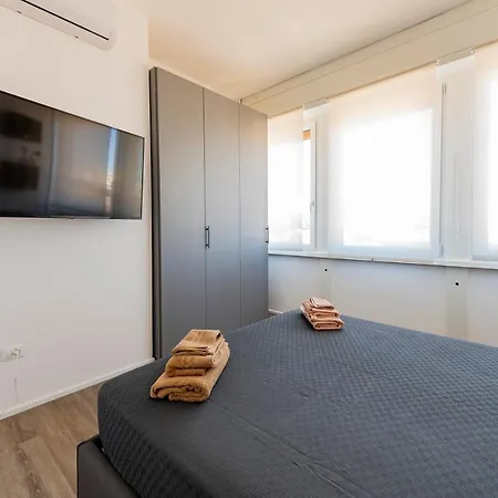 Apartment Guesthost - Piazza Salotto & Stazione Comfy