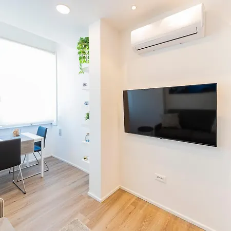 Guesthost - Piazza Salotto & Stazione Comfy *