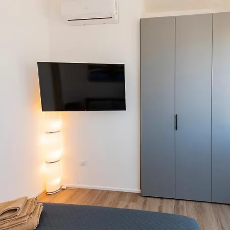 Guesthost - Piazza Salotto & Stazione Comfy *