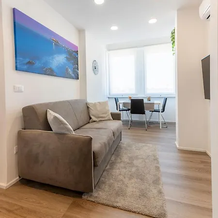 Guesthost - Piazza Salotto & Stazione Comfy * Pescara