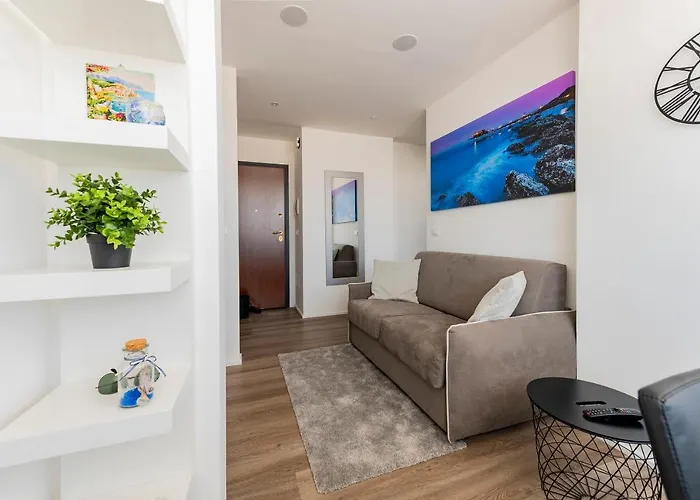 Guesthost - Piazza Salotto & Stazione Comfy *