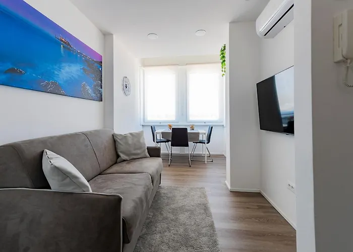 Guesthost - Piazza Salotto & Stazione Comfy *