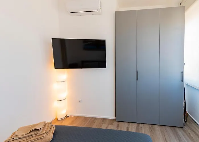 Guesthost - Piazza Salotto & Stazione Comfy *