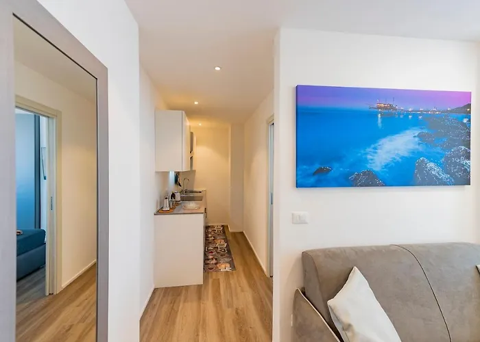 アパート Guesthost - Piazza Salotto & Stazione Comfy